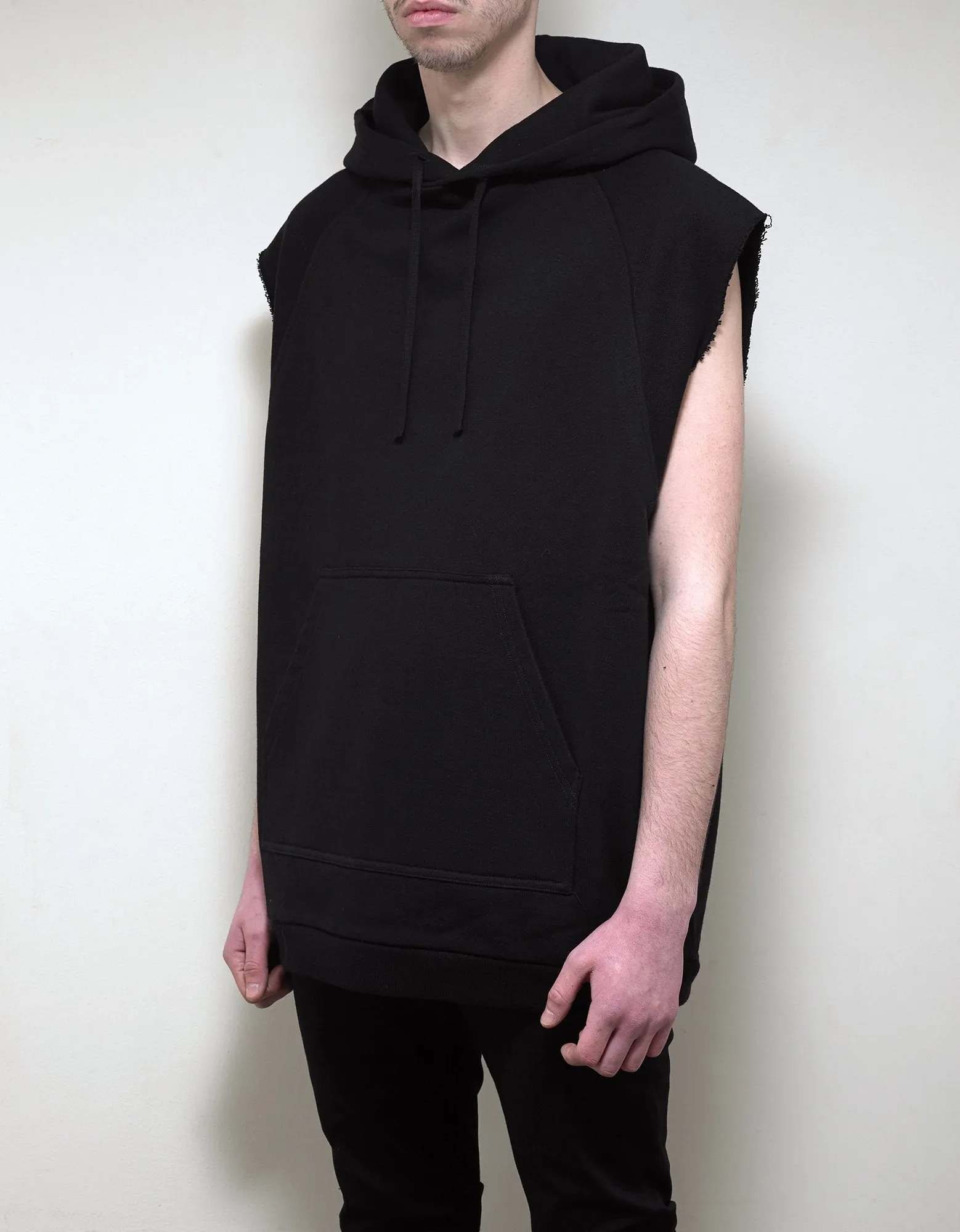 Black Sleeveless Print Hoodie